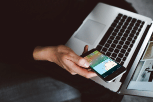 免安裝 App！使用 iPhone 內建 Spotlight 快速查詢飛機航班資訊