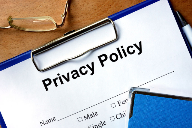 PrivacyPolicies 線上產生客製化隱私權政策英文範本，托管於第三方連結即可用