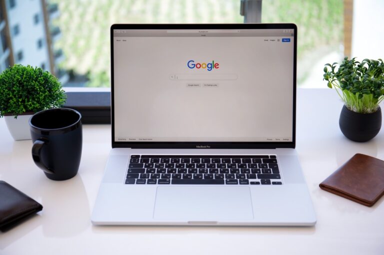 如何向 Google 搜尋檢舉垃圾資訊、詐欺或劣質網頁